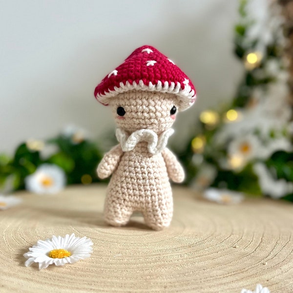 Amigurumi champignon, peluche en laine, fait à la main au crochet