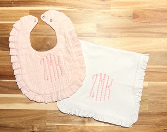 Conjunto personalizado de babero y tela para eructar para niña, regalo de baby shower, monograma para niña, conjunto para niña, volantes