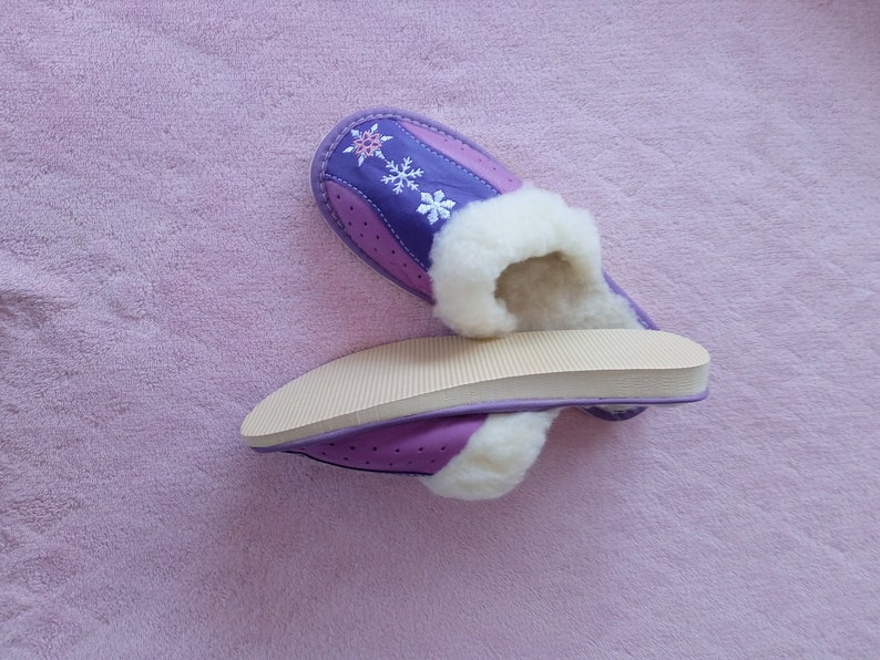 Women's Slippers in Sheepskin and Wool JANITIS Slippers Mules Lavender Handmade image 4