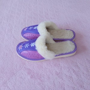 Women's Slippers in Sheepskin and Wool JANITIS Slippers Mules Lavender Handmade image 3