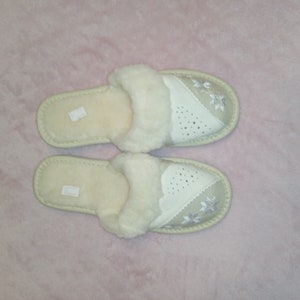 Women's Slippers in Sheepskin and Wool Slippers Mules Beige and white Handmade image 5