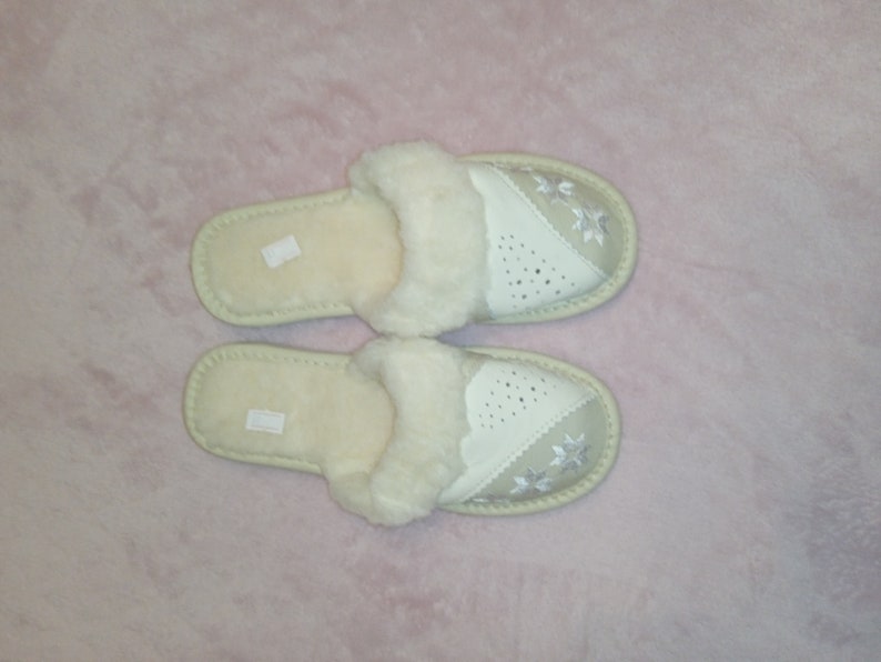 Women's Slippers in Sheepskin and Wool Slippers Mules Beige and white Handmade image 5