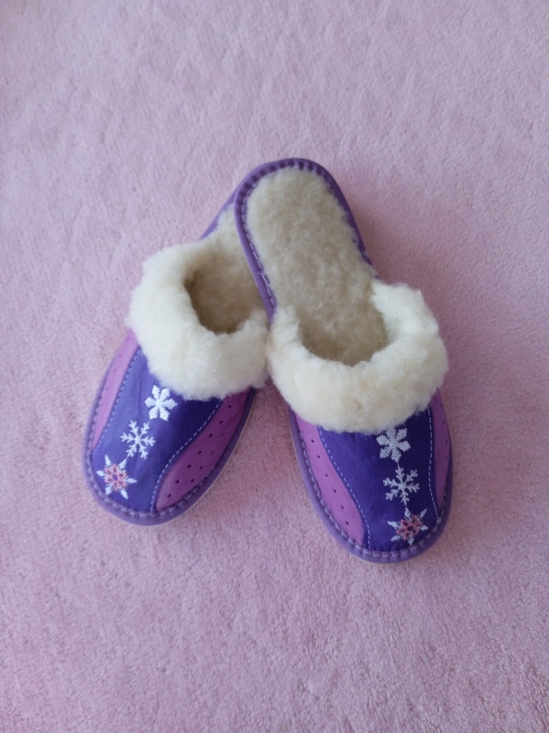 Women's Slippers in Sheepskin and Wool JANITIS Slippers Mules Lavender Handmade image 1