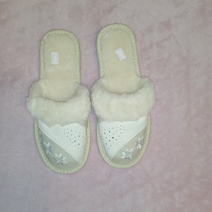 Women's Slippers in Sheepskin and Wool Slippers Mules Beige and white Handmade image 2