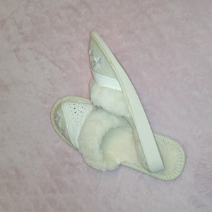 Women's Slippers in Sheepskin and Wool Slippers Mules Beige and white Handmade image 3