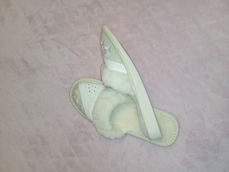 Women's Slippers in Sheepskin and Wool Slippers Mules Beige and white Handmade image 3