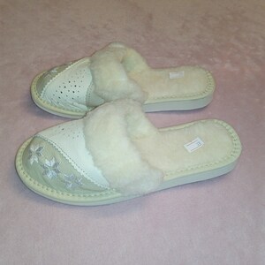 Women's Slippers in Sheepskin and Wool Slippers Mules Beige and white Handmade image 1