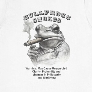 Brulkikker rookt grafisch T-shirt, sigaar T-shirt, brulkikker- of sigaarliefhebber cadeau, attent verjaardagscadeau, eigenzinnig statement-shirt, vrijetijdskleding