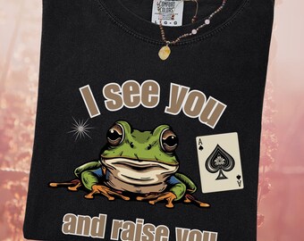 Eu te vejo e aumento a aposta PNG | Estampa de Ás de Cartas | Estampas de Sublimação para Camisetas com Sapos | Clipart de Humor Irônico