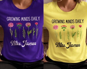 PNG personalizado com nome de professor e estampa floral, camiseta personalizada com flores silvestres (download digital), design "Growing Minds Daily".