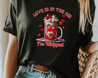 Estou apaixonada PNG, Design de café gelado, O amor está no ar (Download digital), Sublimação de latte