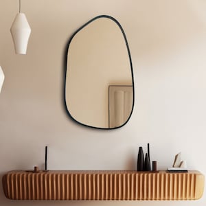 Espelho assimétrico, espelho grande, decoração para casa, espelho de parede assimétrico, banheiro com moldura de madeira, design estético, design personalizado irregular