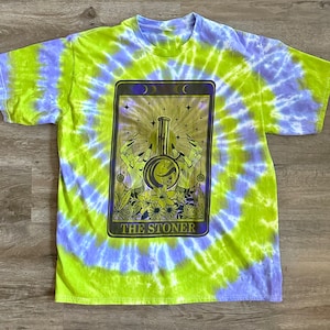 Camiseta unisex con diseño de tarot, teñida a mano, con efecto tie-dye, hecha a mano, con diseño de bruja pagana, espeluznante.