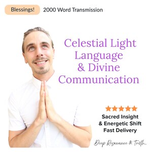 Könnte beinhalten: Das Bild zeigt eine lächelnde Person mit gefalteten Händen, die nach oben blickt. Text enthält "Blessings!" und "2000 Word Transmission." Zusätzlicher Text lautet "Celestial Light Language & Divine Communication" mit "Sacred Insight & Energetic Shift Fast Delivery" darunter.
