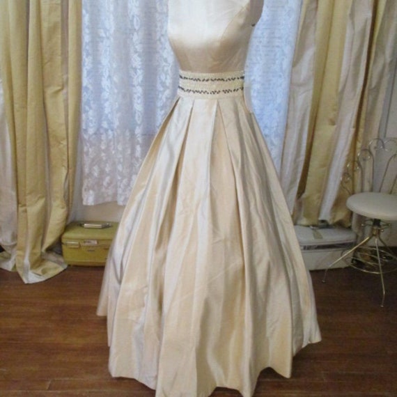 NWT Elegant Vintage Inspired satin Formal Dress p… - image 1