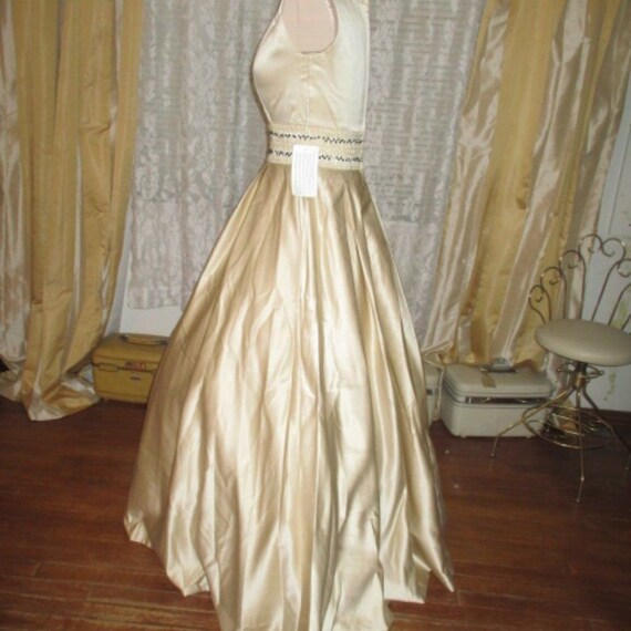 NWT Elegant Vintage Inspired satin Formal Dress p… - image 4