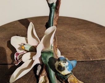 Capodimonte Porzellan Blumen mit Vogel.