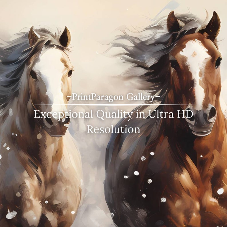 Pu&ograve; includere: Due cavalli che corrono uno accanto all'altro, uno marrone con segni bianchi e l'altro marrone chiaro, con le loro criniere che fluttuano nel vento. Il testo "PrintParagon Gallery - Exceptional Quality in Ultra HD Resolution" &egrave; visualizzato sotto i cavalli.