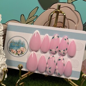 DAISY FRENCH - Gel Press On Nägel, Blumen, Garten inspiriert, Scharfe Französische Spitze, Blumen, Frühling, Sommer, Zierlich, auf Bestellung