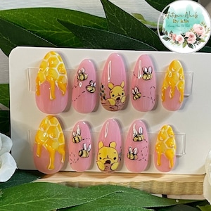 POOH&#39;S FAVORIT - Gel Press on Nägel - Set mit 10 Winnie The Pooh 3D Nägel - Auf Bestellung - Disney - Pooh&#39;s Corner - Hundert Morgen Wald