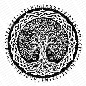 Op de afbeelding: Zwart-witte illustratie van een levensboom met ingewikkelde knopen en runen eromheen. Twee vogels zitten op de takken.