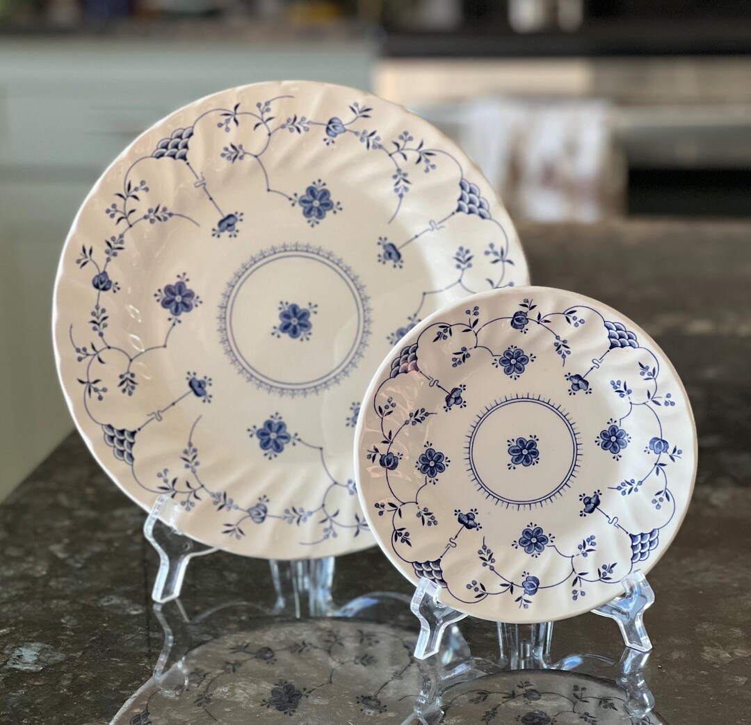 SET of 4 Churchill FINLANDIA Blue & White Dinner and Bread Plates ...