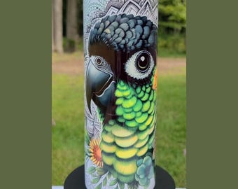 Vaso de loro conure de mejillas verdes, diseño de pájaro en acuarela
