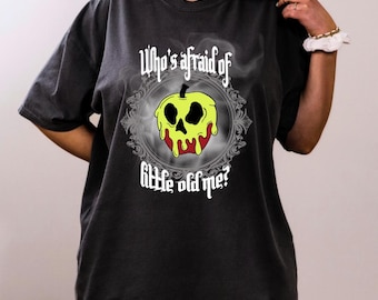 Camiseta Comfort Colors Rainha Má, Maçã Envenenada, Halloween da Disney