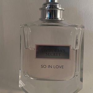 Victoria&#39;s Secret So In Love Perfume Eau De Parfum 1.7 Oz Spray EDP 50 ML 50%