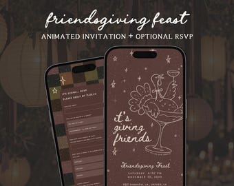 Op de afbeelding: Twee smartphones tonen een digitale uitnodiging voor een Friendsgiving-feest. Het scherm toont een bruine achtergrond met een witte lijntekening van een kalkoen in een martiniglas, sterren en de tekst: it's giving friends, Friendsgiving Feast.
