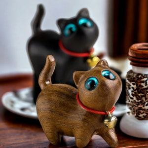 Süße Katze Geschnitzte Holzkatzenfigur Blaue Augen handgefertigte Holzkatzen Einzigartiges Sammlerstück Perfektes Geschenk für Katzenliebhaber Katzengeschenk, Geschenk für Sie Cute Blue Eyes