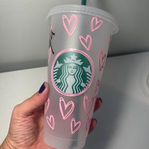 Kubek Starbucks na zimno o pojemności 24 uncji z motywem serc