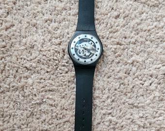 2012 heren, tweedehands, geheel zwart, transparant stalen horloge, uitstekende staat! 《《Vereist batterij》》