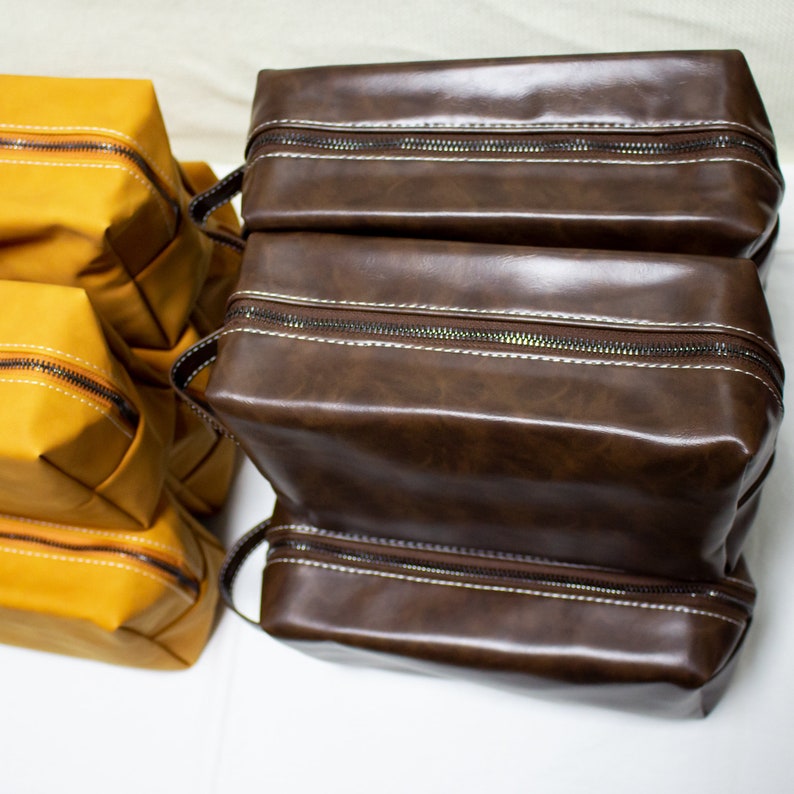 Travel Men's toiletry bag,Personalize Groomsman Gift, leather shaving kit, Groomsmen Proposal, Custom Wedding Gifts, Leather Dopp Kit,Gifts zdjęcie 5