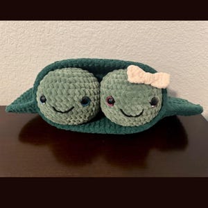 Crochet Two Peas in a Pod (Green) - Gift for Couple, Gift for Friend - Stuffed Amigurumi Plushie
