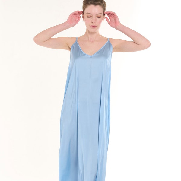 Robe chemise de nuit longue en satin bleu ciel élégante - Robe pyjama élégante et fluide, vêtements de détente et vêtements de nuit élégants - Vêtements de nuit confortables et chics, robe de nuit