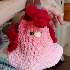 Bolso/cartera de pollo de crochet personalizado con bolsillos tipo alerón.