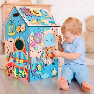 Tableau d'activités cadeau d'anniversaire pour tout-petit BusyHouse, jouet éducatif, idée cadeau pour garçon et fille, espace occupé dans une maison - jouet en bois, jouet Montessori