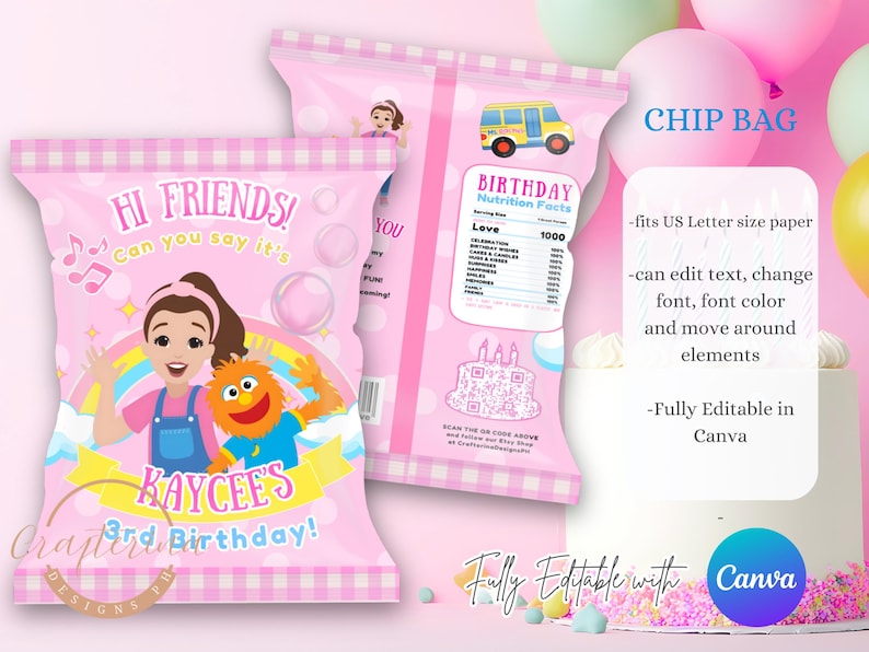 K&ouml;nnte beinhalten: Rosa Chip-Bag-Design mit dem Text "HI FRIENDS!" und "KAYCEE'S 3rd Birthday!" mit Zeichentrickfiguren und einem Regenbogen. Die T&uuml;te enth&auml;lt ein N&auml;hrwertetikett und ist vollst&auml;ndig in Canva bearbeitbar.