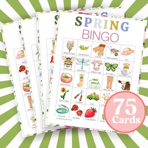Op de afbeelding: Drie printbare bingokaarten met een lentethema. De kaarten bevatten afbeeldingen van lente-gerelateerde items zoals bloemen, een bij, een lieveheersbeestje, een gieter, een kruiwagen, een lam, een vlinder, een paar laarzen, een slang, een aardbei en een zonnebloem. De kaarten zijn ontworpen om te worden gebruikt voor een lente-thema bingospel. De tekst "SPRING BINGO" staat bovenaan de kaarten. De tekst "75 Cards" staat in een roze cirkel onderaan de afbeelding.