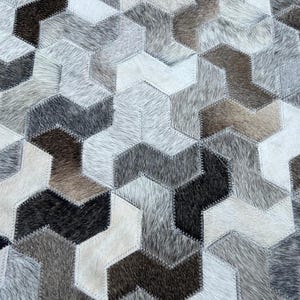 Patchwork Cowhide Area Rug: 3D Geometric Design, Grey & White Leather