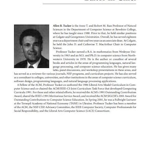 K&ouml;nnte beinhalten: Ein Schwarzwei&szlig;foto von Allen B. Tucker, dem Anne T. und Robert M. Bass Professor f&uuml;r Naturwissenschaften in der Abteilung f&uuml;r Informatik am Bowdoin College. Er ist Autor oder Co-Autor mehrerer B&uuml;cher und Artikel in den Bereichen Programmiersprachen, Verarbeitung nat&uuml;rlicher Sprache und Informatikausbildung.