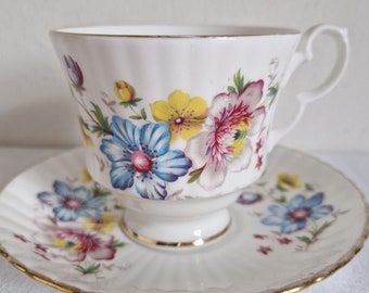 Vtg. Royal Windsor Teeservice aus Knochenporzellan, Tasse und Untertasse, bunte Blumen, hergestellt in England, wunderschön