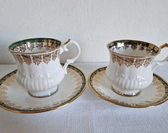 Vintage. Ensemble 2x tasse et soucoupe élisabéthaine, vert et or, fabriquées en Angleterre, porcelaine fine. Difficile à trouver. Excellent