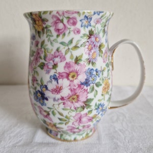 Vtg. Past times, chintz mok, botanical mug, flowers, florals, Fine bone china, made in England, excellent