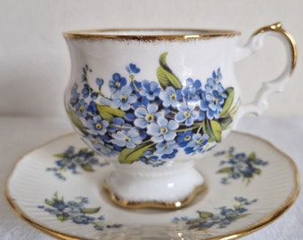 Vintage. Service à thé floral bleu élisabéthain, tasse et soucoupe, Forget-me-not, fabriqué en Angleterre, porcelaine fine. Magnifique!