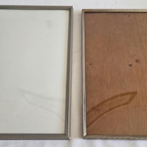 Vtg. Photo frame metal photo frame, 7x9.5 inch, convex glass, diverse, processed metal, minimal esthetic, tooled design, old.