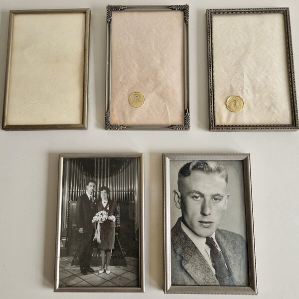 Vtg. metal photo frame, 3.5x5 inches, convex glass, concave, various, processed metal, old.