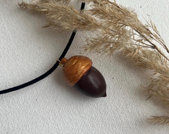 Eikelketting – Handgemaakte hanger van polymeerklei, herfstbossieraden