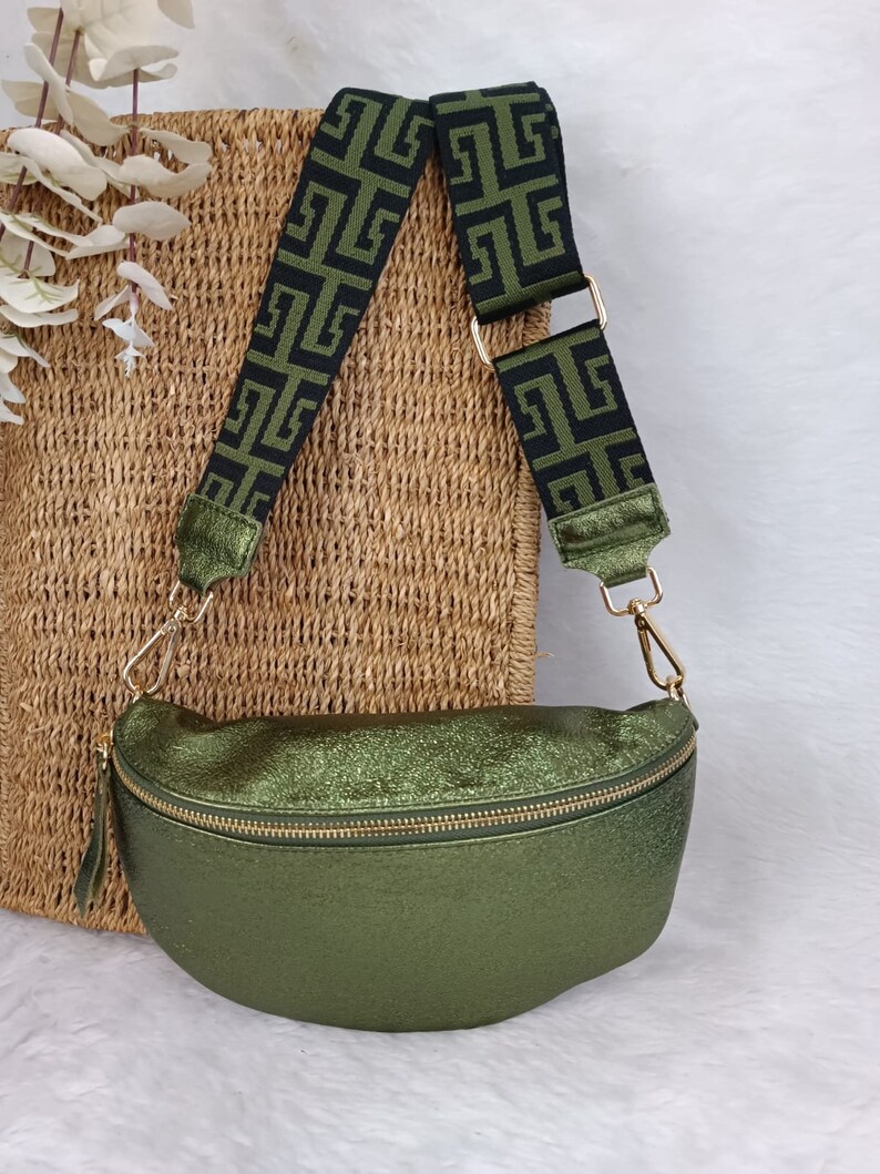 Nueva riñonera de cuero verde metálico para mujer, riñonera, bolsos cruzados grandes con purpurina. Regalo para mujer. Disponibles otros colores imagen 3